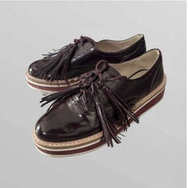 נעלי אוקספורד חומות בגימור מבריק ועיטורים בשרוכים מידה 39