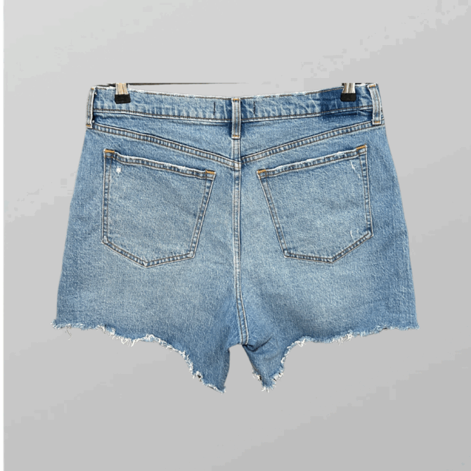 ⁦מכנסי ג׳ינס קצרים גזרה גבוהה Abercrombie סיומת פרומה מידה 42⁩ – תמונה ⁦3⁩