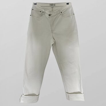 ג׳ינס לבן בגזרה ישרה וגבוהה של Abercrombie מידה 42 עם סגירה א- סימטרית