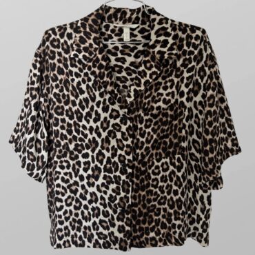 חדשה! חולצה מכופתרת בהדפס מנומר, אוברסייז S של Hm