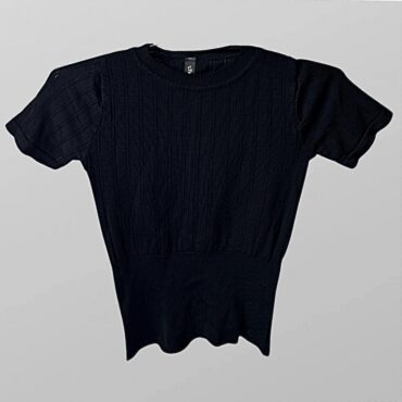 חולצת קרופ לייקרה שחורה סרוגה דקה מידה XS מצב מצויין