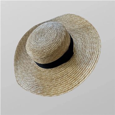 עם טיקט! כובע קש רחב עם סרט שחור Twentyfourseven