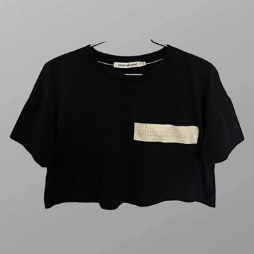 חולצת קרופ אוברסייז ממותגת של Calvin Klein מבד 100%כותנה תתאים לצידה S (רשום XS)