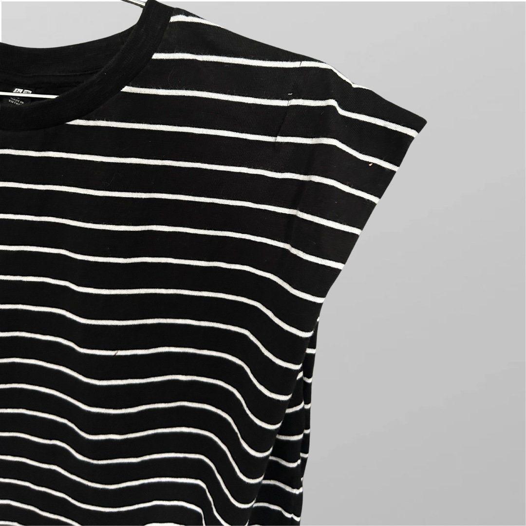 טישרט פסים עם כתפיים מחמיאות אוברסייז מידה S של Uniqlo – תמונה 2