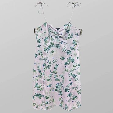 שמלת מיני סגולה ופרחונית Vero Moda משוחררת עם כתפיות נקשרות מידה S