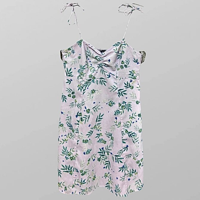 שמלת מיני סגולה ופרחונית Vero Moda משוחררת עם כתפיות נקשרות מידה S