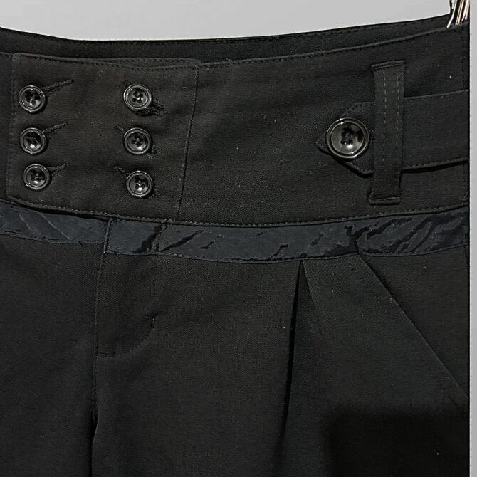⁦מכנסיים קצרים אלגנטיים בגזרת אמצע מידה L של Zara⁩ – תמונה ⁦2⁩
