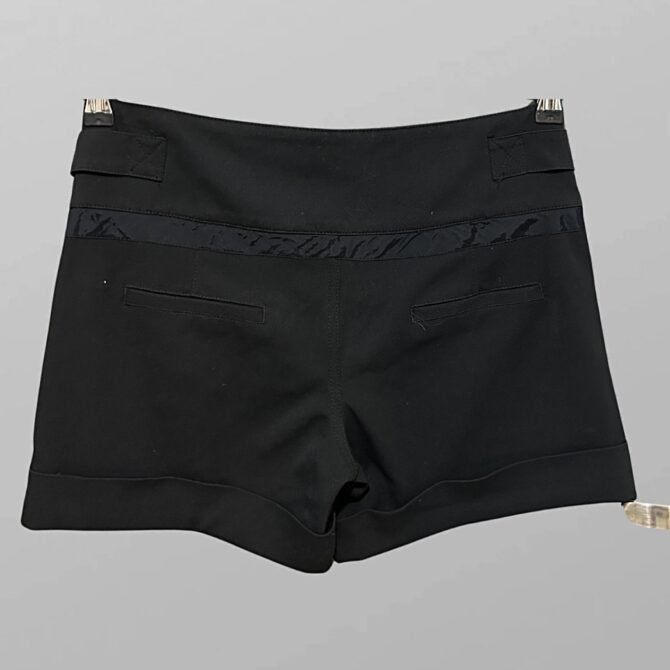 ⁦מכנסיים קצרים אלגנטיים בגזרת אמצע מידה L של Zara⁩ – תמונה ⁦3⁩