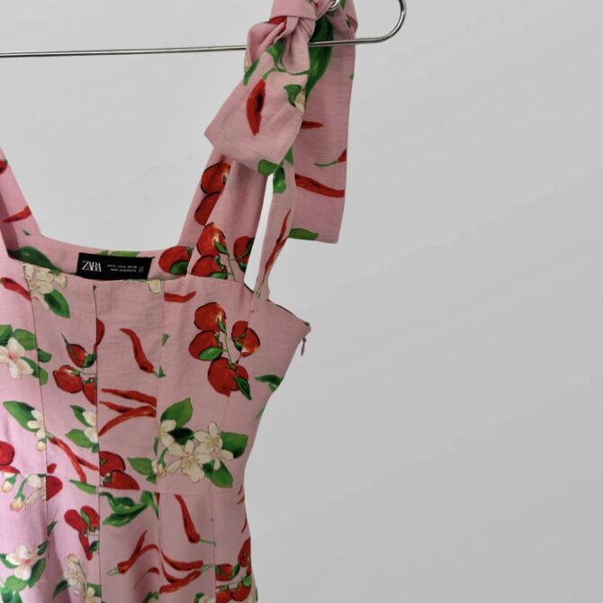 ⁦שמלת דובדבנים ורודה עם קשירות בכתפיים ZARA מידה S⁩ – תמונה ⁦2⁩