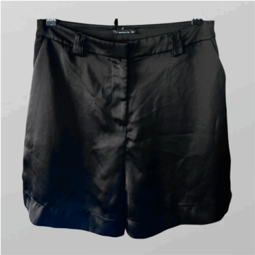 מכנסי סאטן קצרים בגזרה גבוהה ונשפכת מידה 38 של רנואר