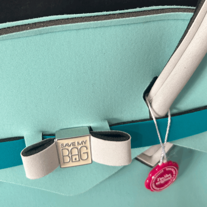 ⁦חדש! תיק כתף/יד תכלת עם לבן של המותג SAVE MY BAG⁩ – תמונה ⁦2⁩