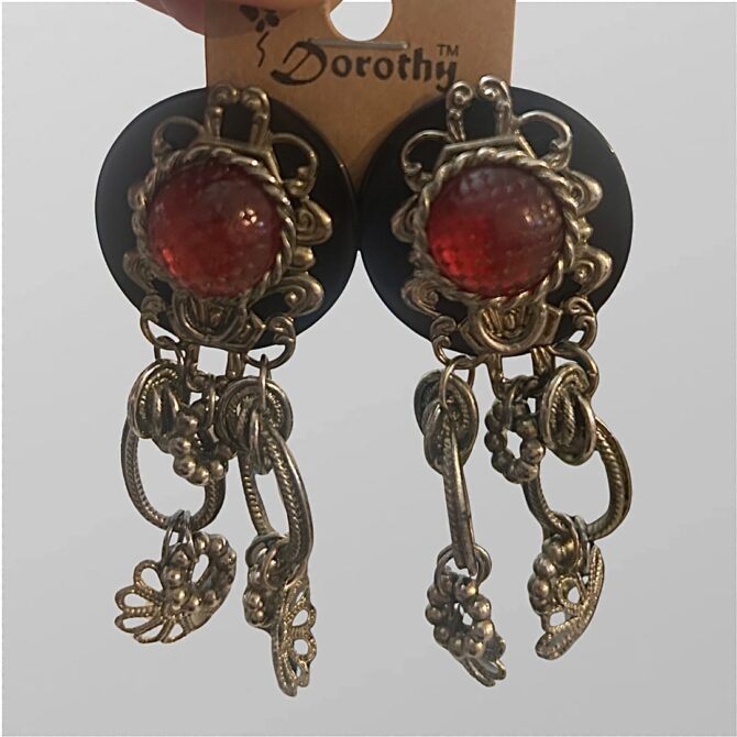 ⁦עגילי קליפס vintage נופלות עם אבן אדומה⁩ – תמונה ⁦2⁩