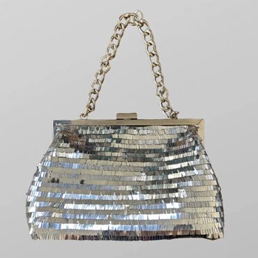 חדש ללא שימוש! תיק פאייטים כסוף עם רצועת שרשרת קצרה וארוכה RENUAR