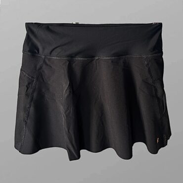 עם טיקט! חצאית ספורט שחורה עם טייץ מחובר מודה M Delta