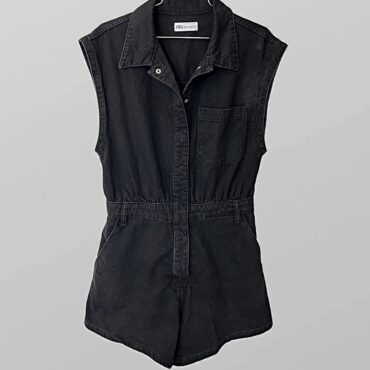 אוברול גינס קצר שחור עם טיקטקים וגומי במותן של Zara מידה M