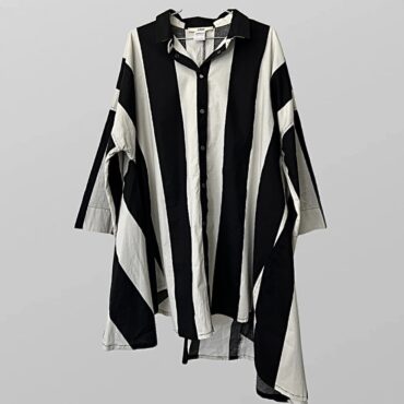 חולצה מכופתרת אוברסייז א- סימטרית מידה 42-44