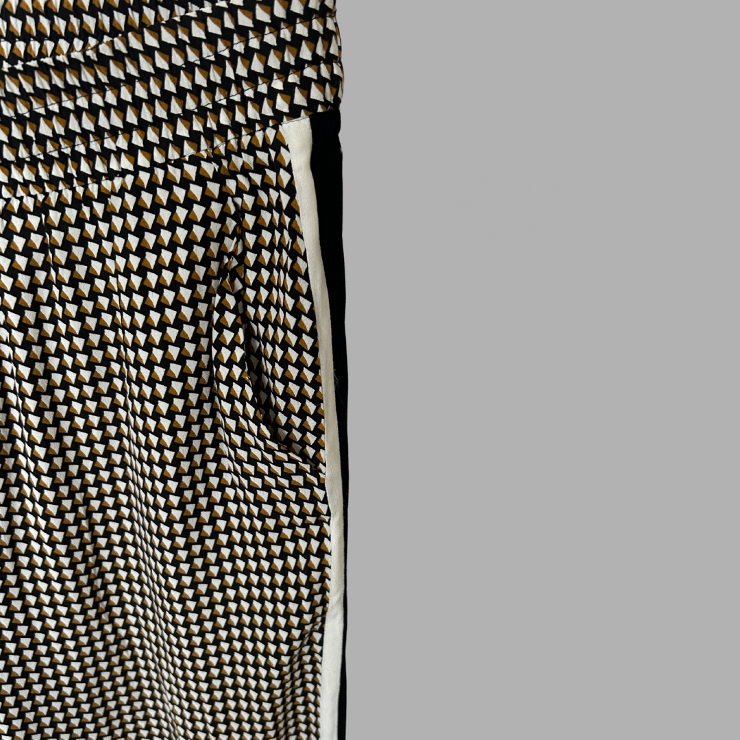 ZARA מידה 38 מכנסיים נשפכים הדפס גיאומטרי חום, שחור ולבן גזרה ישרה גומי במותן ופסים בצדדים. מצב חדש! – תמונה 2