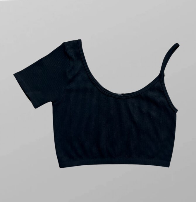 ZARA חולצת קרופ ריב שחורה כתף אחת M-L