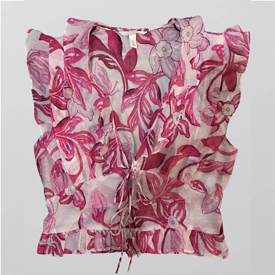 Hm חולצה ורודה פרחונית מבד דק בשילוב מלמלה וסגירה באמצע עם שרוכים מידה S