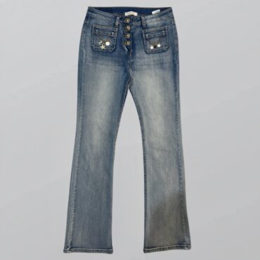 ג׳ינס פלייר לייקרה גזרה אמצע עם צ׳ארמים וכפתורים קדמיים מידה 36 Profil