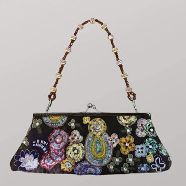 תיק וינטג׳ סאטן מחורז בצבע חום עם רקמה ופאייטים עם רצועת חרוזים