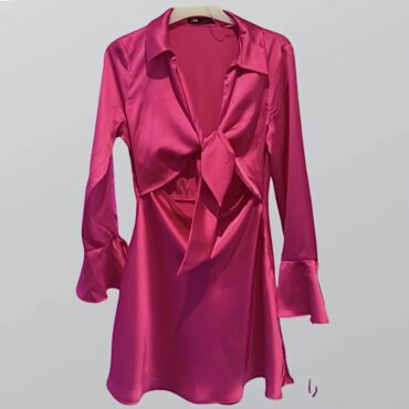 חדשה! שמלת סאטן ורודה עם קשירה בחזה ומחשוף בבטן מידה 40 של Zara