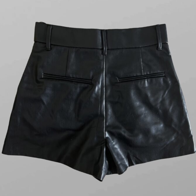 ⁦ZARA חדשים! מכנסי דמוי עור שחורים קצרים אלגנטיים בגזרה גבוהה מידה S⁩ – תמונה ⁦3⁩