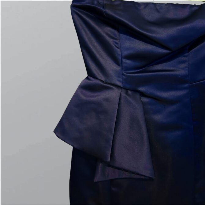 ⁦ZARA עם טיקט! שמלת ערב סטרפלס סאטן כחולה עם וולאנים מידה XS⁩ – תמונה ⁦2⁩