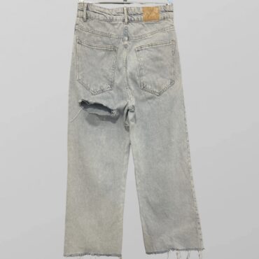 ZARA ג׳ינס רחב עם קרע מתחת לישבן מידה 42