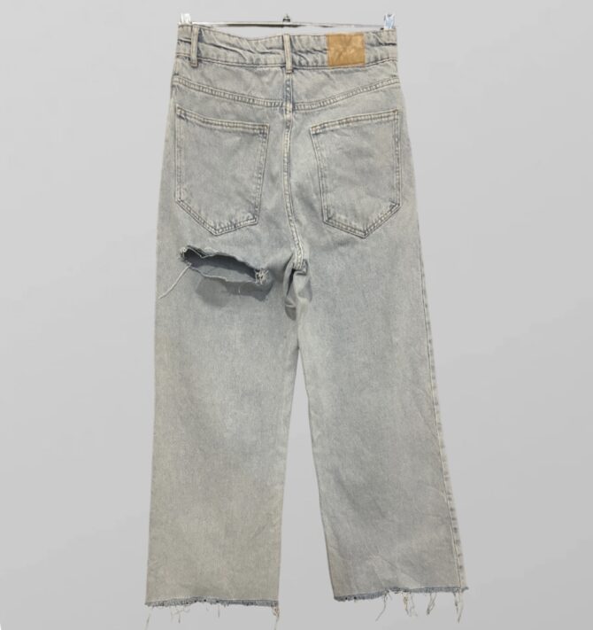ZARA ג׳ינס רחב עם קרע מתחת לישבן מידה 42