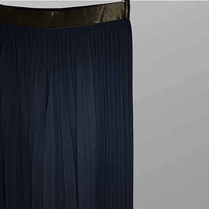 ⁦ZARA מכנסי פליסה רחבים בסגנון חצאית כחולים אלגנטים 7/8 עם גומי במותן מידה S⁩ – תמונה ⁦2⁩