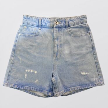 ZARA מכנסי ג׳ינס קצרים MOM תכלת! גזרה גבוהה! מידה 26 Zara היקף מותן 76 ס״מ