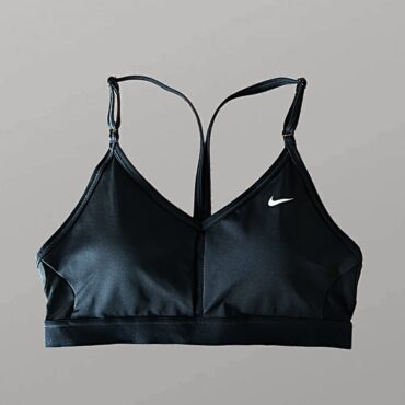 NIKE עם טיקט! טופ אימון שחור איקס בגב מידה M