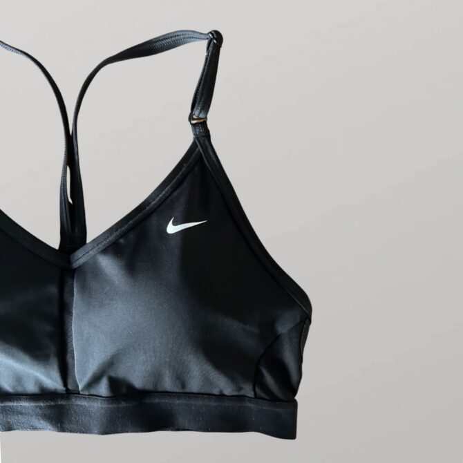 ⁦NIKE עם טיקט! טופ אימון שחור איקס בגב מידה M⁩ – תמונה ⁦2⁩