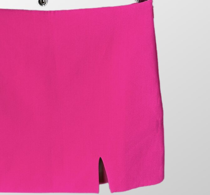 ⁦ZARA חצאית מיני ורודה אלגנטית עם שסע מידה M⁩ – תמונה ⁦2⁩