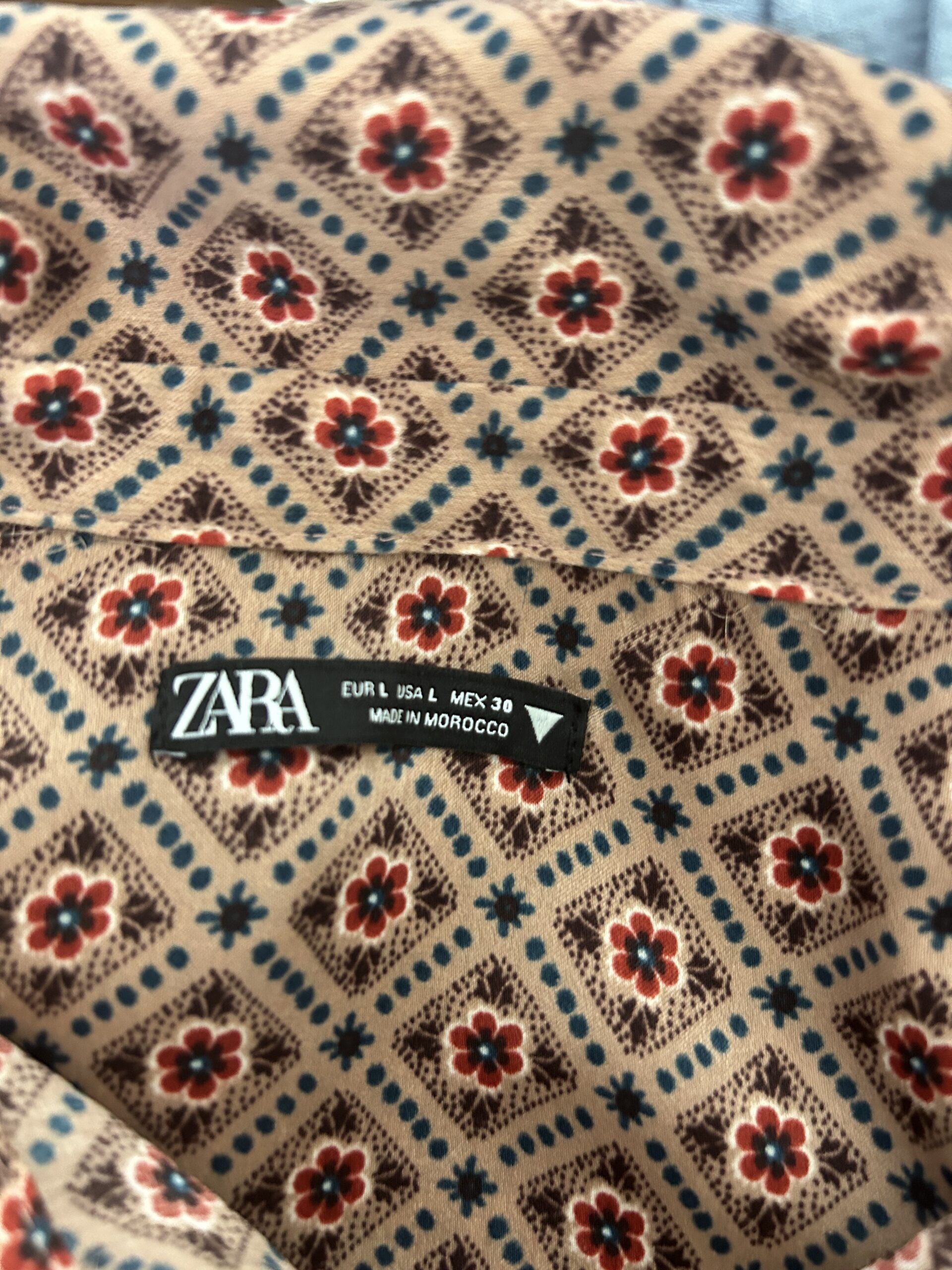 ZARA חולצת סאטן אוברסייז חומה פרחונית מידה  L – תמונה 3