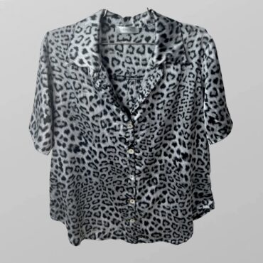 חדשה! חולצה מנומרת סאטן אפורה מכופתרתד אוברסייז  מידה XL