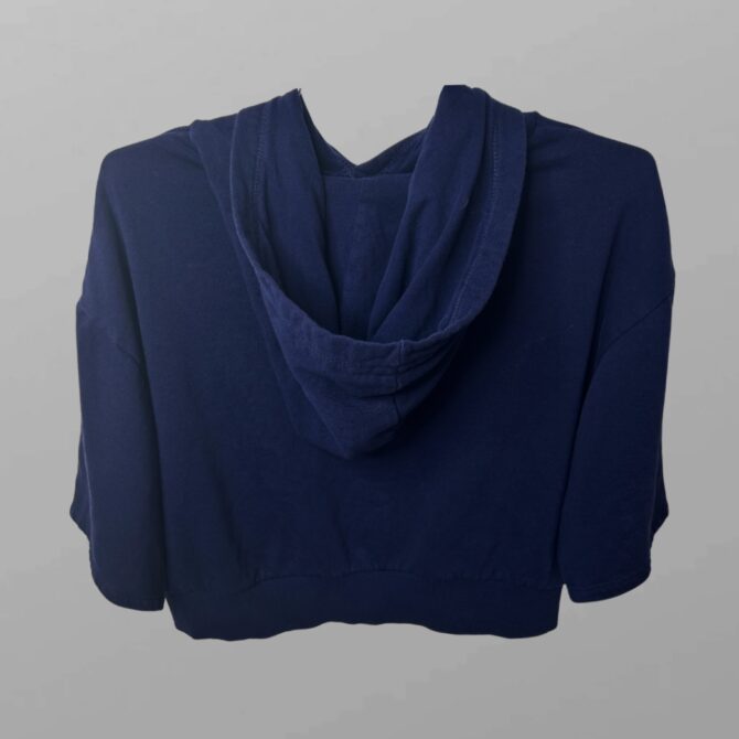 ⁦H&M טופ קרופ כחול פוטר עם כיתוב Malibu מידה S⁩ – תמונה ⁦3⁩