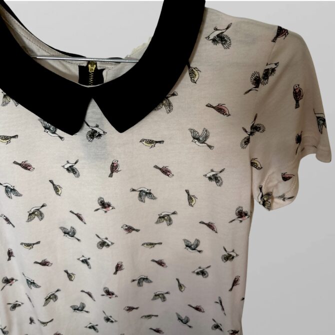 ⁦טיקט! Bershka טישרט מודפסת עם צווארון מידה M⁩ – תמונה ⁦2⁩