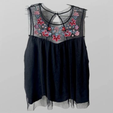 Hollister חולצה אלגנטית שחורה נשפכת עם רקמת פרחים בשילוב טול מידה S