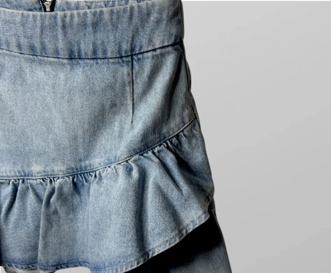 ⁦Topshop חצאית מיני ג׳ינס מלמלות מידה 24⁩ – תמונה ⁦2⁩