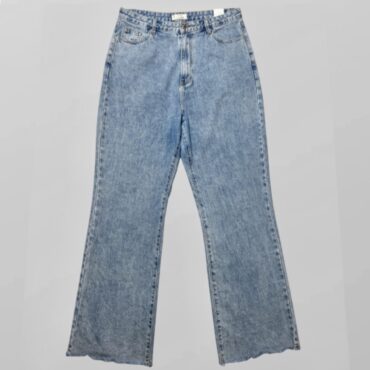 ZARA ג׳ינס ארוך כחול גזרה ישרה וגבוהה עם סיומת גזורה מידה 44