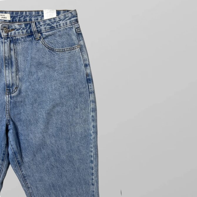⁦ZARA ג׳ינס ארוך כחול גזרה ישרה וגבוהה עם סיומת גזורה מידה 44⁩ – תמונה ⁦2⁩