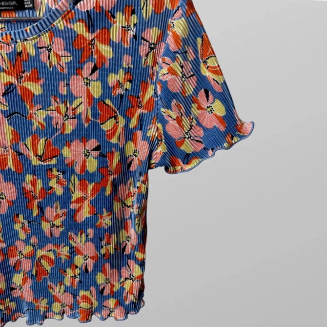 ⁦Bershka חולצה פרחונית לייקרה במרקם פליסה S⁩ – תמונה ⁦2⁩