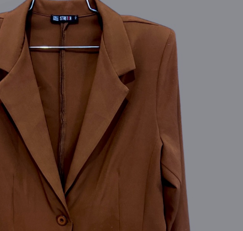 STRECH בלייזר חום מחויט מידה M קליל ונעים ודק – תמונה 2