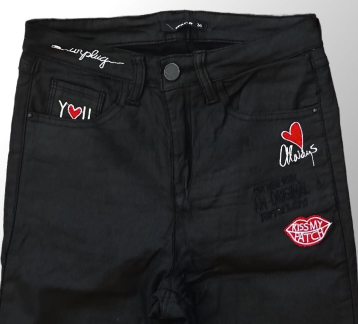 RENUAR מכנסי סקיני בגזרה גבוהה בד סקובה (סגנון דמוי עור) בשילוב פאצ׳ים – תמונה 2