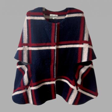 Lady First פונצ׳ו עבה ומחמם מתערובת צמר אוברסייז  אדום/כחול/לבן בונה איכותית מידה S (היקף כ140 ס״מ)