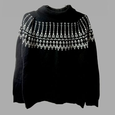 סריג שחור גולף אוברסייז מחמם עם עיטורים לבנים מידה S