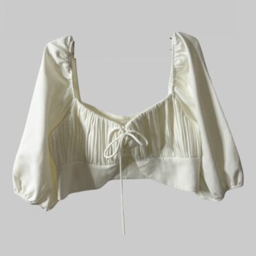 Fame חולצת קרופ לבנה אלגנטית עם שרוכים ושרוולים תפוחים מידה L