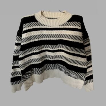 סריג פסים שחור לבן  מחמם בגזרה קצרה אוברסייז מידה L